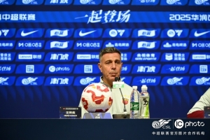 体育直播-阿洛伊西：球队踢出想要的足球并拿下胜利，我们拿出了职业表现