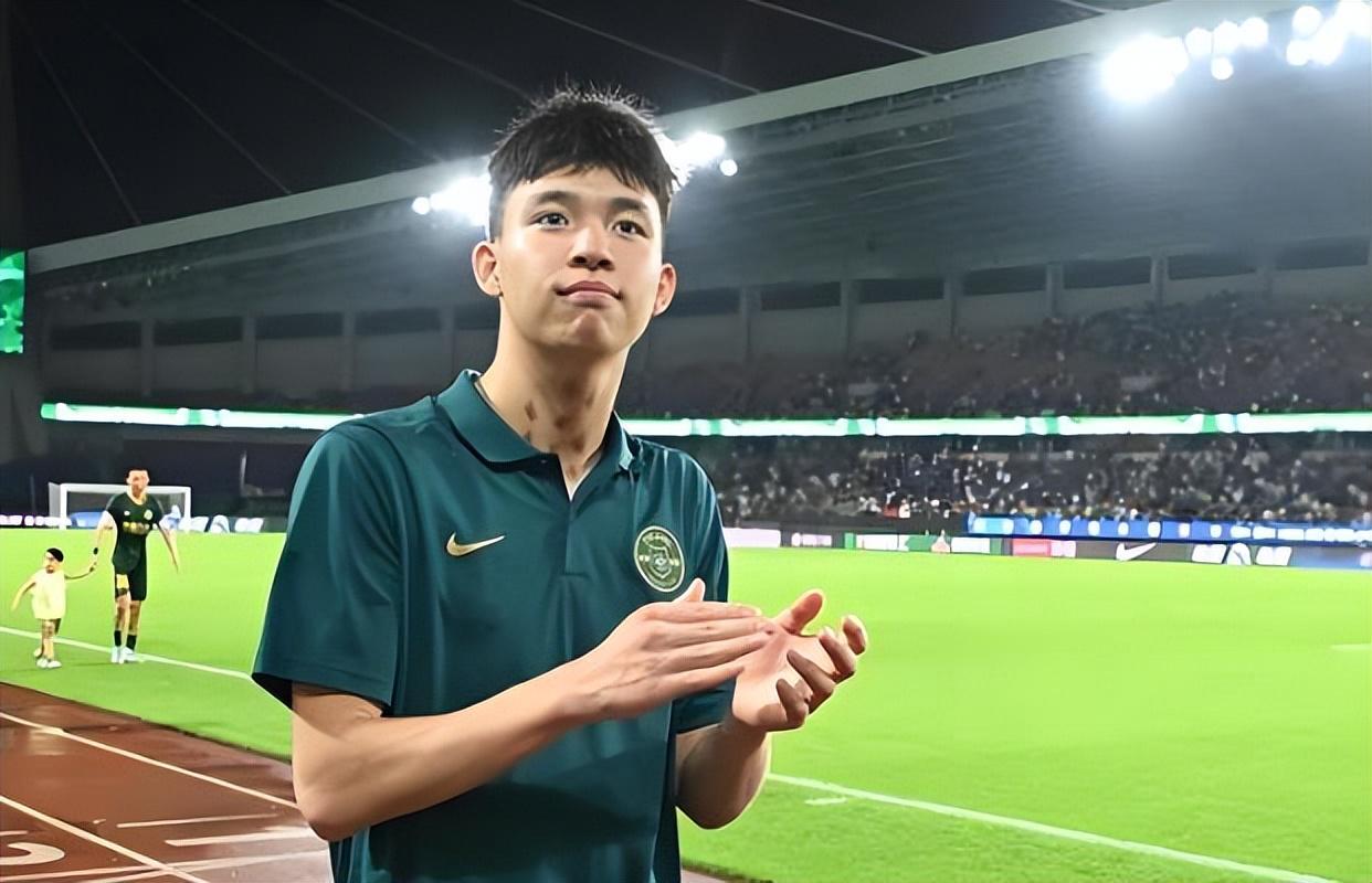 九游体育-他原本是上港本土后腰位置离队第一热门，如今却还没走，引发热议